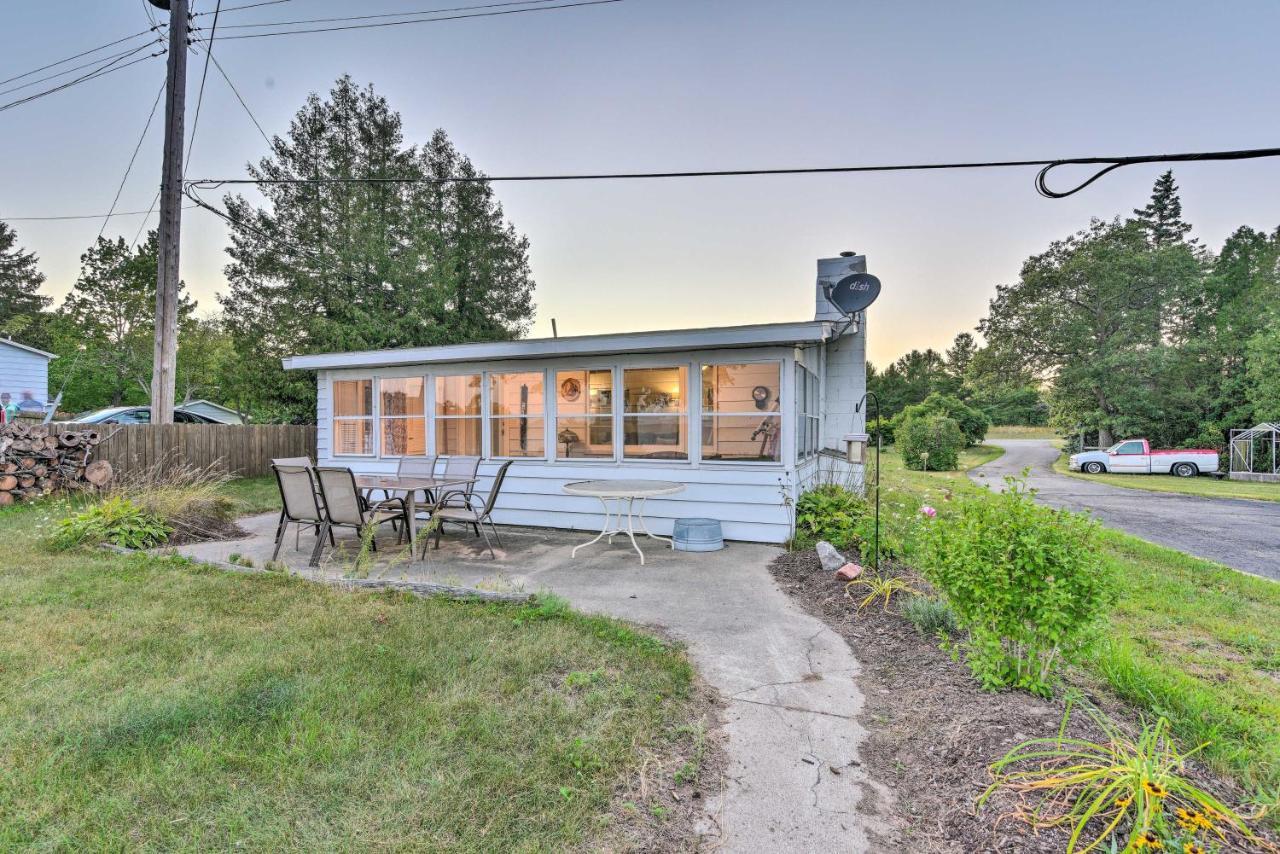 East Tawas Cabin With Lake Huron Access And Views Buitenkant foto
